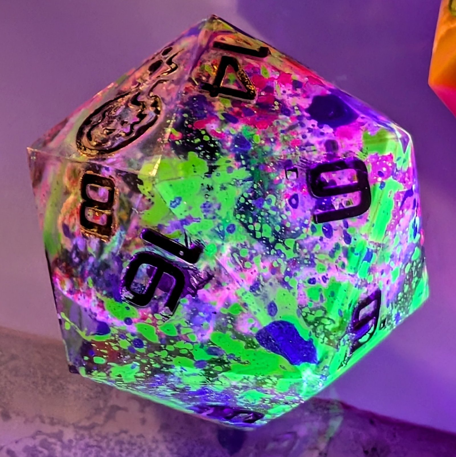 Spatter Punk Skull Chonky D20 - Image 3