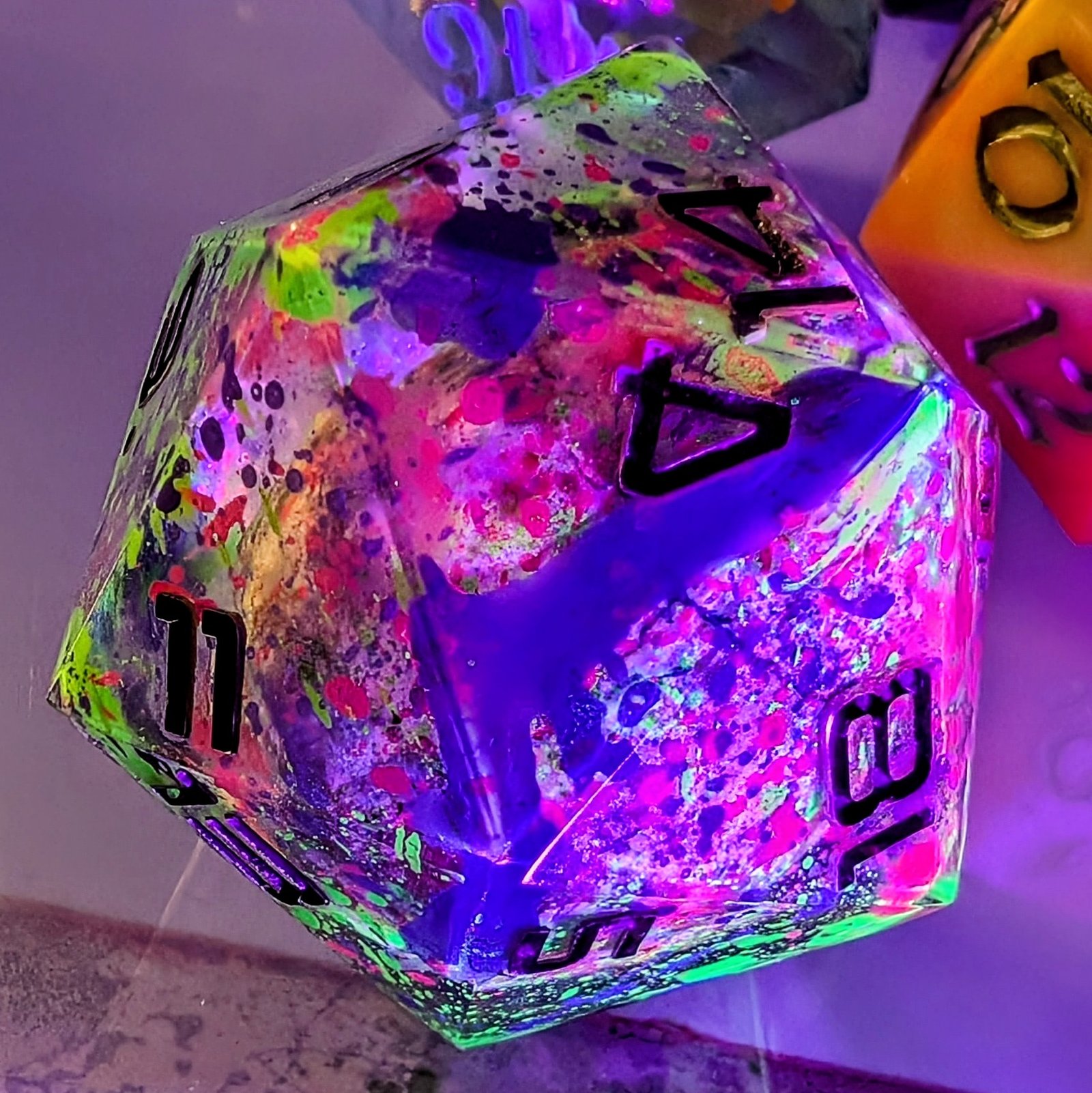 Spatter Punk Skull Chonky D20 - Image 2
