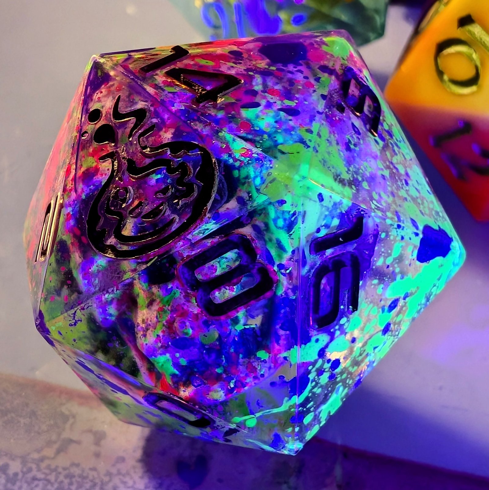 Spatter Punk Skull Chonky D20